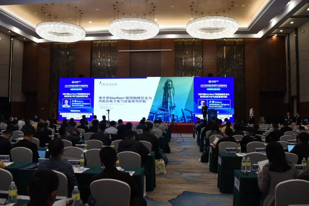 Louis at EE summit.jpg 图片